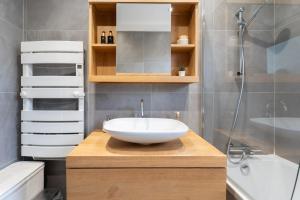 Gallery image of Olyma - Spacieuse - Familiale - Piscine & Climatisé in Éguilles +25 photos