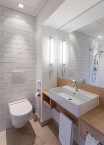 A bathroom at Kardinal Schulte Haus