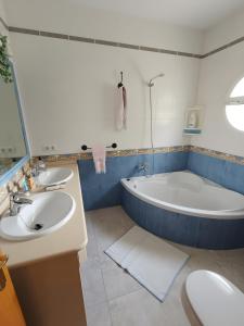a bathroom with two sinks and a bath tub at The Brushstroke Of Mágina in Bedmar