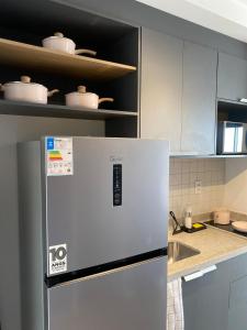 Η κουζίνα ή μικρή κουζίνα στο Apartamento na Liberdade a 300 metros do Metro e Feirinha da Liberdade