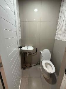 Ένα μπάνιο στο Casa Amihan-Urbiztondo, San Juan, La Union by Peak and Paramount Ventures +25 φωτογραφίες