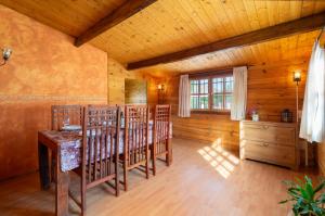 Ein Bett oder Betten in einem Zimmer der Unterkunft Villa Fátima Montepinar + 35 Fotos