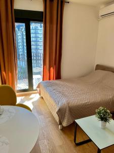 Ένα ή περισσότερα κρεβάτια σε δωμάτιο στο Sunny, Cozy, New