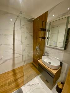 Ένα μπάνιο στο Sunny, Cozy, New