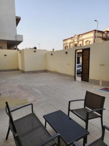 a pair of chairs and tables on a patio at قصر الهدوء in Jeddah