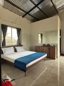 Postel nebo postele na pokoji v ubytování Nivaant Farms