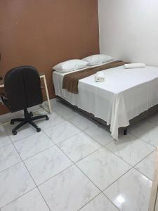 Una cama o camas en una habitación de Rede de Hotel 99