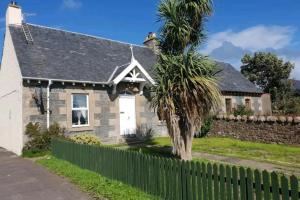 Το κτήριο όπου στεγάζεται  η παραθεριστική κατοικία