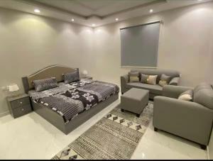 Postel nebo postele na pokoji v ubytování Salam Apartments 3 Three bedrooms, two bathrooms, a hall and a kitchen C-3 + 15 fotografií