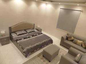 Postel nebo postele na pokoji v ubytování Salam Apartments 3 Three bedrooms, two bathrooms, a hall and a kitchen C-3