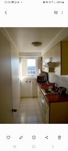 a kitchen with a stove and a window in it at Céntrico Departamento Edificio Civic in El Cerrillo