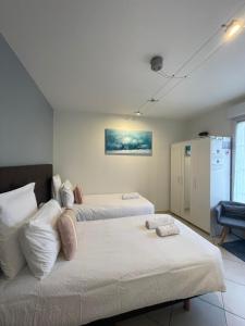 a bedroom with two beds with white sheets at LA MARINA-Center-Parking-StationtoParis in Les Mureaux