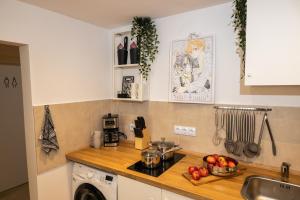 a kitchen with a counter top with a bowl of fruit at Motel Kalos in Haiger