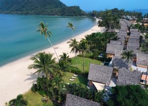 an aerial view of a beach with houses and palm trees at Urai Villa by Utalay Koh Chang in Ban Khlong Son