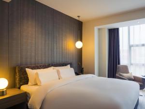 Ένα ή περισσότερα κρεβάτια σε δωμάτιο στο Mercure Shanghai Hongqiao South +80 φωτογραφίες