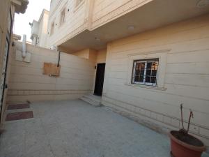 Fotografie z fotogalerie ubytování Salam Apartments 5 Spacious bedroom, bathroom and outdoor patio C-5 v destinaci Džidda + 2 fotografie