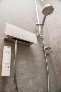 Ένα μπάνιο στο N+S City Hotel Neumarkt +51 φωτογραφίες
