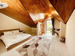 Ένα ή περισσότερα κρεβάτια σε δωμάτιο στο Merci Dalat Villa