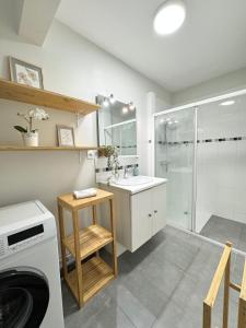 Η κουζίνα ή μικρή κουζίνα στο Chez Marc, avec vue verdoyante et parking privé