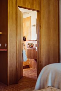 Ένα ή περισσότερα κρεβάτια σε δωμάτιο στο Capelongue, a Beaumier hotel & Spa +165 φωτογραφίες