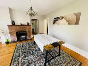 Imagen de la galería de Style And Charm 2br Apt In Melrose Park, en Elkins Park