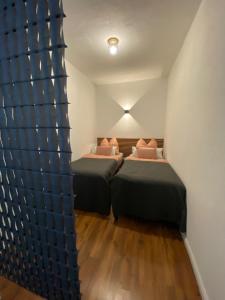 Postel nebo postele na pokoji v ubytování 4 sleep Apartment - City Apartment