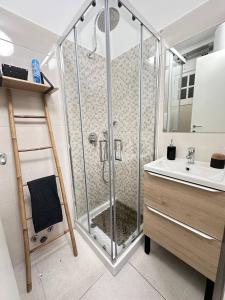 a bathroom with a shower and a sink at L'Espadon - vue mer, proche plage et gare in Menton +17 photos