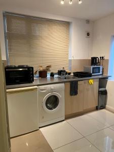a kitchen with a washing machine and a sink at Good Heart in Birmingham