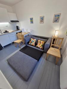 a living room with a couch and a table at Appartement F2 5A in Martres-de-Veyre