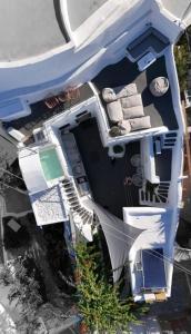 an overhead view of a blue building with a porch at Otto house - Luxury cave home in Vóthon