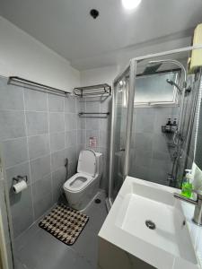 Ένα μπάνιο στο Condo Stay in front of Mall of Asia +4 φωτογραφίες