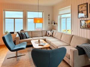Χώρος καθιστικού στο Jacuzzi, fjord view & northern lights - close to Hammerfest & North Cape