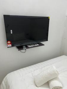 Μια τηλεόραση ή/και κέντρο ψυχαγωγίας στο Rest N Go CM