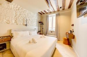 Ένα ή περισσότερα κρεβάτια σε δωμάτιο στο Hôtel Marie