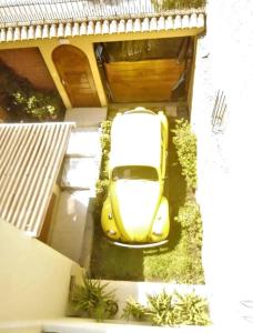 a yellow car parked in front of a house at casa alameda Miraflores in Miraflores