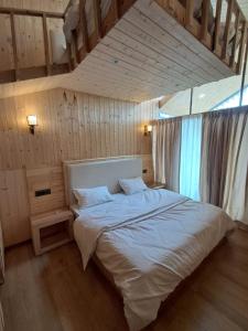 Postel nebo postele na pokoji v ubytování Harshvan Resort