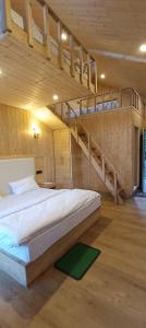 Postel nebo postele na pokoji v ubytování Harshvan Resort