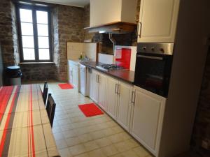 Kuchyň nebo kuchyňský kout v ubytování Gîte Dourdou - Les Hauts de Camarès