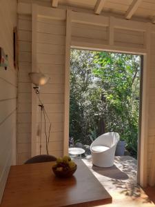 a room with a table with a bowl of fruit at surf lodge in Deshaies +1 photo