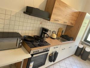a kitchen with a stove and a sink at Moderne Wohnung für 4 Personen in Zeitz