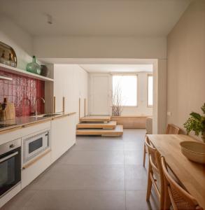 Kuchyň nebo kuchyňský kout v ubytování Neguri Apartment