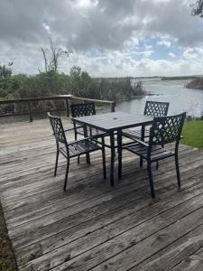 a picnic table and two chairs on a wooden deck at Lazy Oaks Resort Cottages in Leesburg