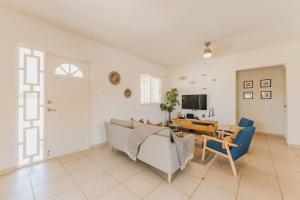 a living room with a couch and a table at Charming hideaway 2 min to Beach in Palm-Eagle Beach