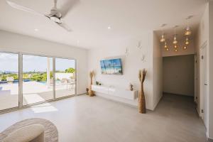 Χώρος καθιστικού στο Stunning Sunset Views, Big Pool, Hot Tub, Sleeps 8