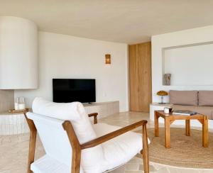 Televisyen dan/atau pusat hiburan di Canaryislandshost l Risco Suite Lanzarote
