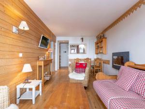 a living room with a couch and a table at Charmant appartement à Avoriaz pour 6 pers, avec Wi-Fi et casier à ski - FR-1-314-119 in Avoriaz