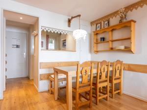 a kitchen and dining room with a wooden table and chairs at Charmant appartement à Avoriaz pour 6 pers, avec Wi-Fi et casier à ski - FR-1-314-119 in Avoriaz
