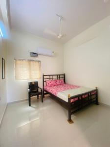 Ένα ή περισσότερα κρεβάτια σε δωμάτιο στο Sree Sripadha Bhavan