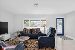 Posezení v ubytování 2BR Home Near Wilton Manors & Downtown