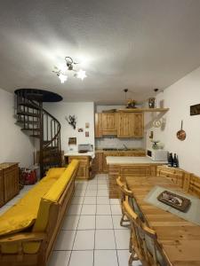Χώρος καθιστικού στο Piazzatorre Frassa 9